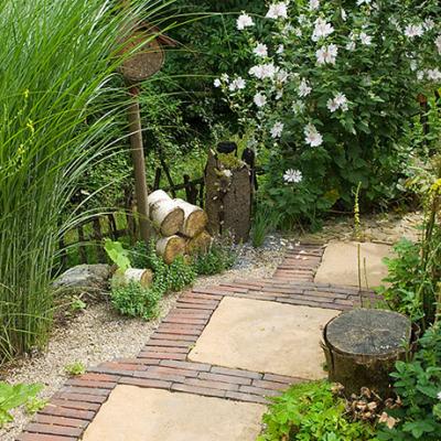 Gerne gestalten wir Wege ohne eine klare Trennung zur Pflanzung