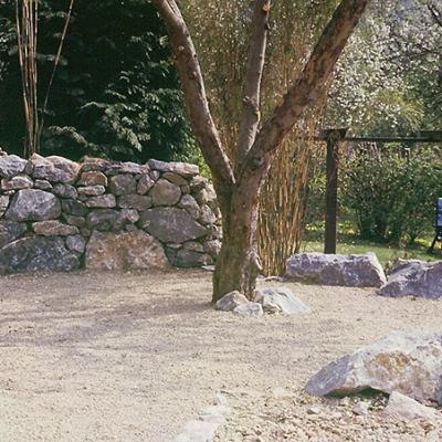 Zyklopenhafte Trockenmauer aus Kalkstein